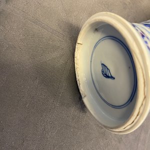 A Chinese blue and white five-piece garniture with floral design, Kangxi — photo 23