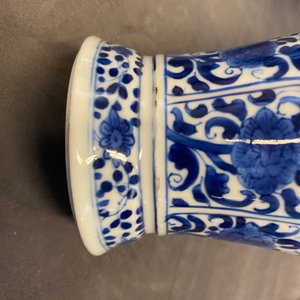 A Chinese blue and white five-piece garniture with floral design, Kangxi — photo 27