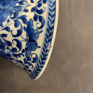 A Chinese blue and white five-piece garniture with floral design, Kangxi — photo 29