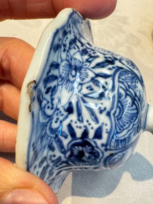 A Chinese blue and white five-piece garniture with floral design, Kangxi — foto 13