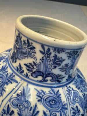 A Chinese blue and white five-piece garniture with floral design, Kangxi — foto 21