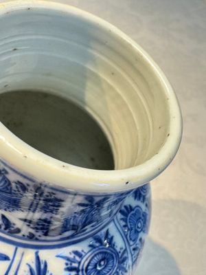 A Chinese blue and white five-piece garniture with floral design, Kangxi — foto 22
