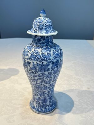 A Chinese blue and white five-piece garniture with floral design, Kangxi — foto 28