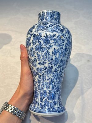A Chinese blue and white five-piece garniture with floral design, Kangxi — foto 29