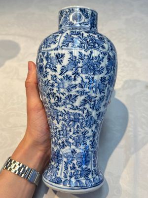 A Chinese blue and white five-piece garniture with floral design, Kangxi — foto 30
