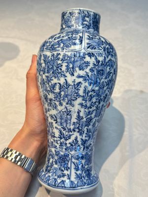 A Chinese blue and white five-piece garniture with floral design, Kangxi — foto 32