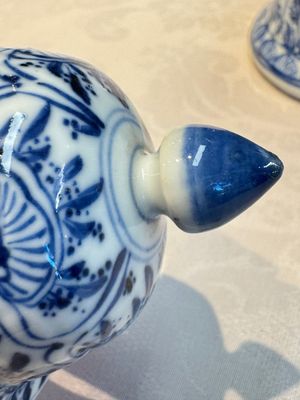 A Chinese blue and white five-piece garniture with floral design, Kangxi — foto 37