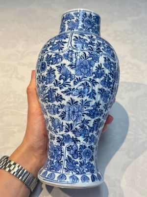 A Chinese blue and white five-piece garniture with floral design, Kangxi — foto 49
