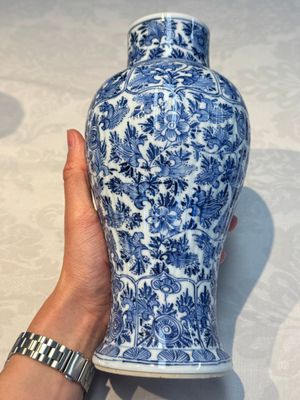 A Chinese blue and white five-piece garniture with floral design, Kangxi — foto 5