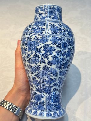 A Chinese blue and white five-piece garniture with floral design, Kangxi — foto 50