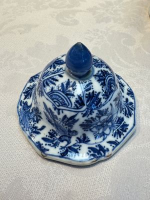 A Chinese blue and white five-piece garniture with floral design, Kangxi — foto 52