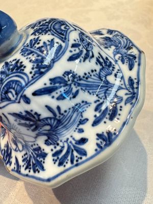 A Chinese blue and white five-piece garniture with floral design, Kangxi — foto 53