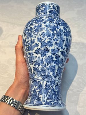A Chinese blue and white five-piece garniture with floral design, Kangxi — foto 6