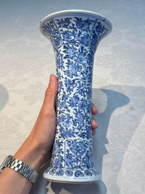 A Chinese blue and white five-piece garniture with floral design, Kangxi — foto 66