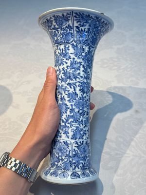 A Chinese blue and white five-piece garniture with floral design, Kangxi — foto 67