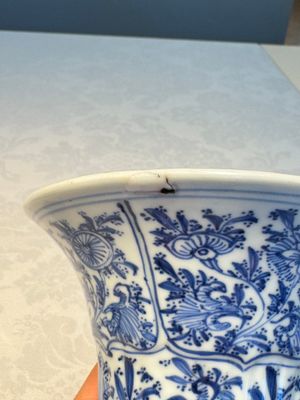 A Chinese blue and white five-piece garniture with floral design, Kangxi — foto 70