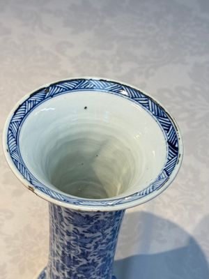 A Chinese blue and white five-piece garniture with floral design, Kangxi — foto 73