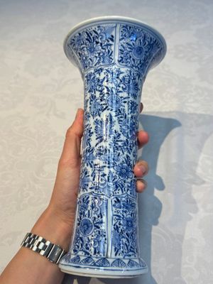 A Chinese blue and white five-piece garniture with floral design, Kangxi — foto 80