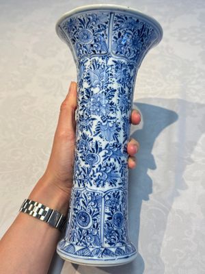 A Chinese blue and white five-piece garniture with floral design, Kangxi — foto 81