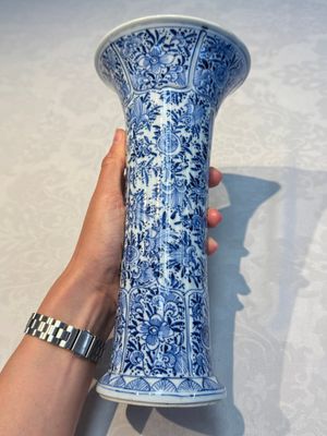 A Chinese blue and white five-piece garniture with floral design, Kangxi — foto 82