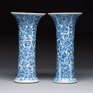 A Chinese blue and white five-piece garniture with floral design, Kangxi — foto 2