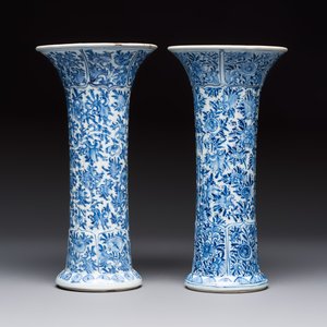 A Chinese blue and white five-piece garniture with floral design, Kangxi — foto 4