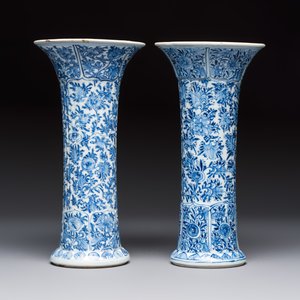 A Chinese blue and white five-piece garniture with floral design, Kangxi — foto 5