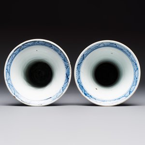 A Chinese blue and white five-piece garniture with floral design, Kangxi — foto 6