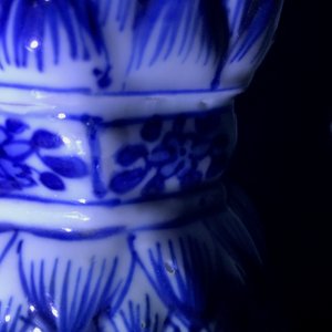 A Chinese blue and white five-piece garniture with floral design, Kangxi — 照片 14