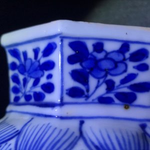 A Chinese blue and white five-piece garniture with floral design, Kangxi — 照片 18