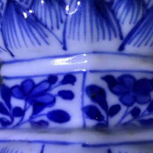 A Chinese blue and white five-piece garniture with floral design, Kangxi — 照片 24