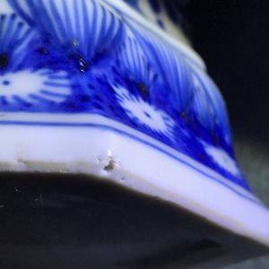 A Chinese blue and white five-piece garniture with floral design, Kangxi — 照片 26