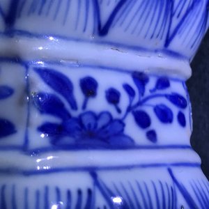 A Chinese blue and white five-piece garniture with floral design, Kangxi — 照片 27