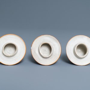 A Chinese blue and white five-piece garniture with grapevines, Kangxi — 照片 9