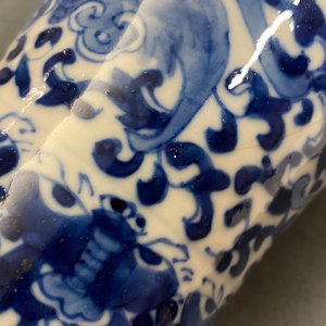 A Chinese blue and white five-piece garniture with peacocks, Kangxi mark, 19th C. — 照片 13