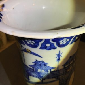 A Chinese blue and white five-piece garniture with port views, 19th C. — photo 10