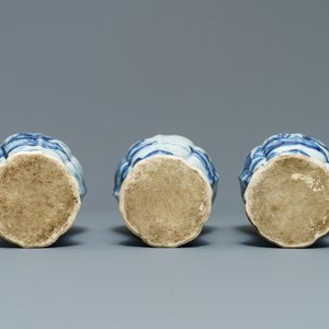 A Chinese blue and white five-piece 'landscape' garniture, Kangxi — 照片 6