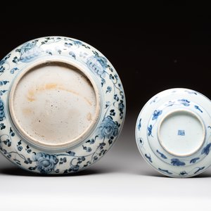 A Chinese blue and white 'floral' dish and a 'phoenix' plate, Ming — photo 2