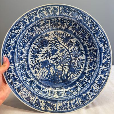 A Chinese blue and white 'Floral' dish and a 'Phoenix' serving dish — photo 18