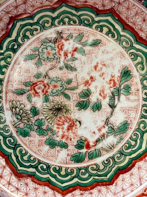 A Chinese blue and white 'floral' dish and a wucai 'floral' dish, Shunzhi/ Kangxi — photo 2
