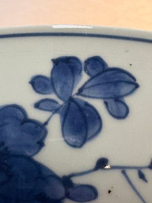 A Chinese blue and white 'floral' dish and a wucai 'floral' dish, Shunzhi/ Kangxi — photo 9