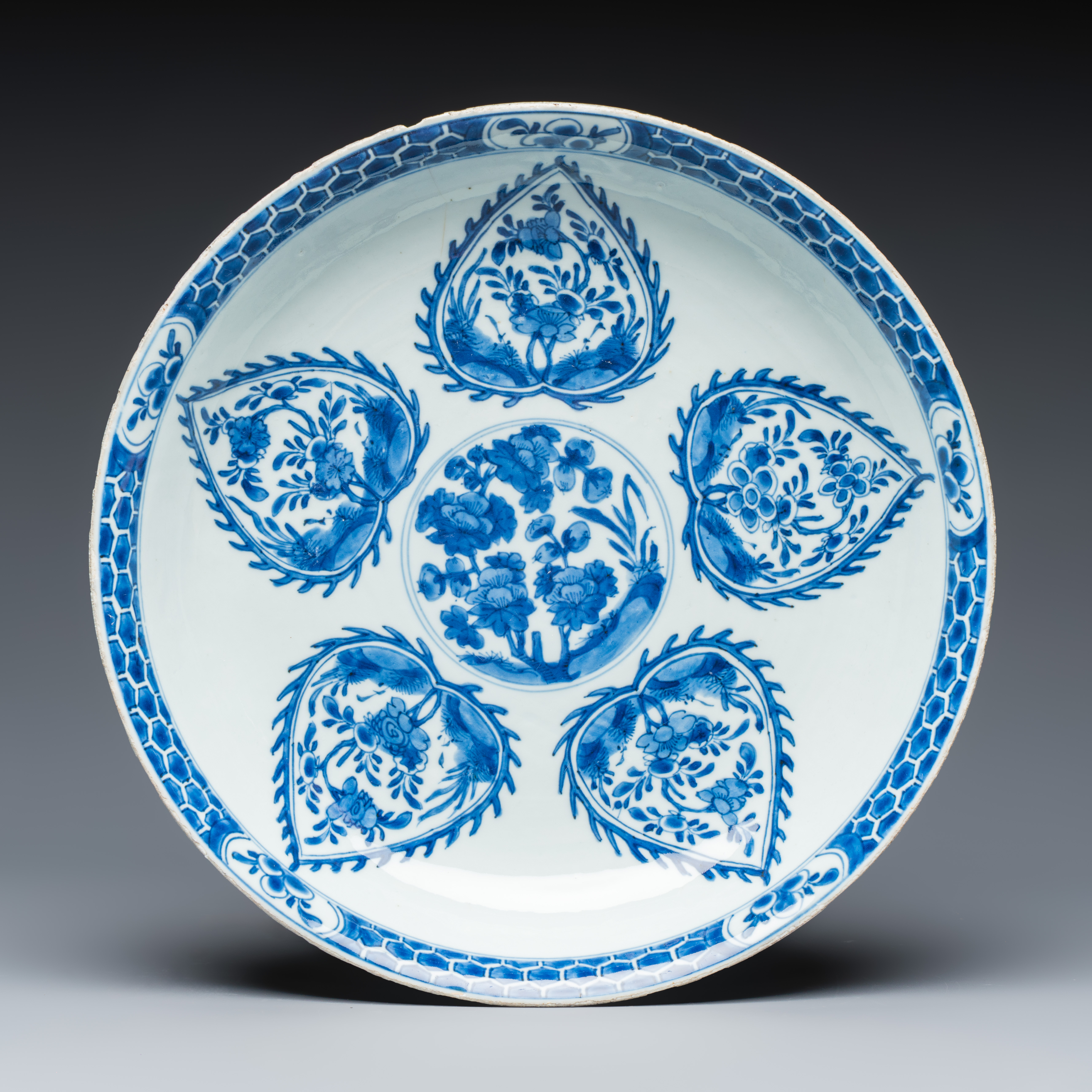 A Chinese blue and white 'Floral' dish — photo 1
