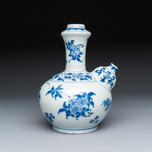 A Chinese blue and white 'Floral' kendi — 照片 3