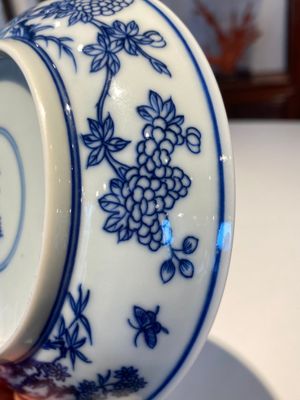 A Chinese blue and white floral plate, Yongzheng mark and of the period — 照片 10