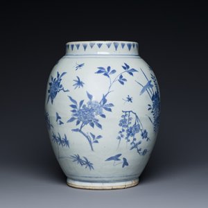 A Chinese blue and white 'floral sprigs' vase, Transitional period — 照片 2