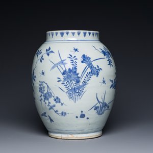 A Chinese blue and white 'floral sprigs' vase, Transitional period — 照片 4
