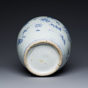 A Chinese blue and white 'floral sprigs' vase, Transitional period — 照片 6