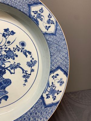 A Chinese blue and white 'flower basket' dish, Yongzheng — 照片 3