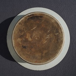 A Chinese blue and white flower scroll basin, Qianlong — photo 7