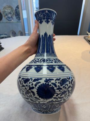 A Chinese blue and white 'flower scroll' bottle vase, Xuantong mark, 20th C. — photo 3